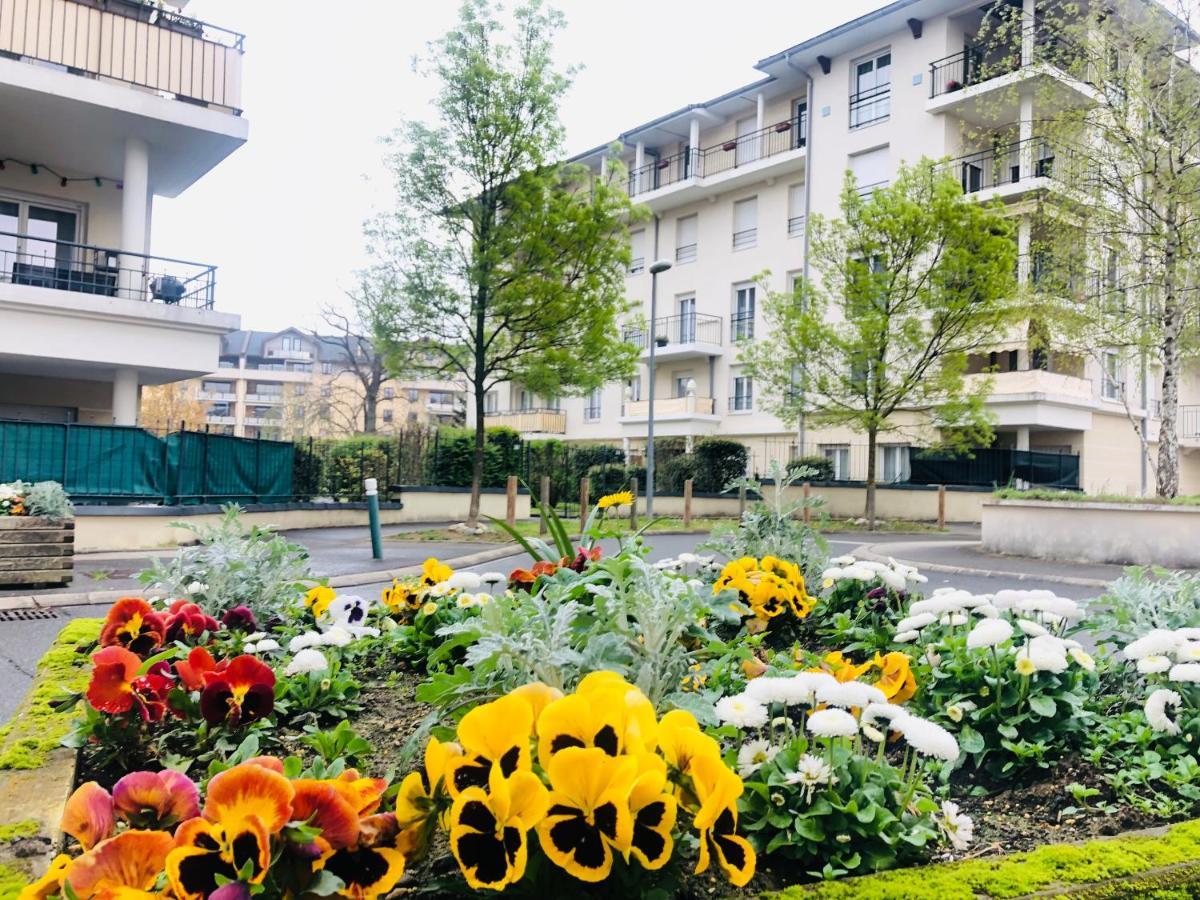 Beautiful Apartment Near Geneva Saint-Julien-en-Genevois Kültér fotó