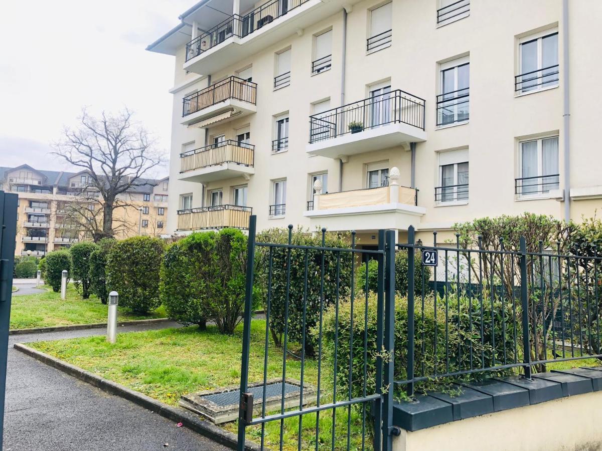 Beautiful Apartment Near Geneva Saint-Julien-en-Genevois Kültér fotó